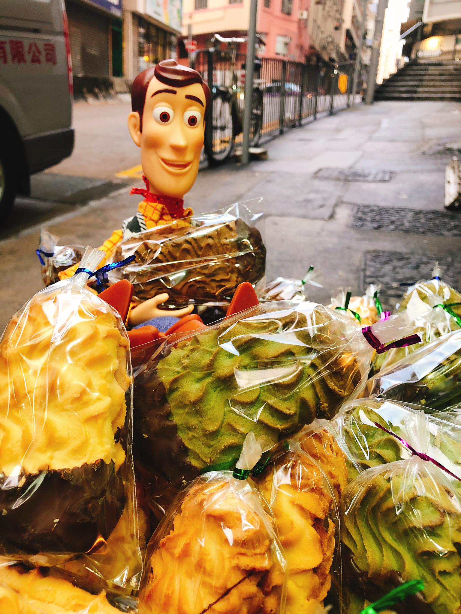 華爾登餅店 - 我條仔隆重介紹番 今日果醬曲奇三隻味齊款喇 佢攬住就係皇牌咖啡 ️ 每個$10 買五送一...