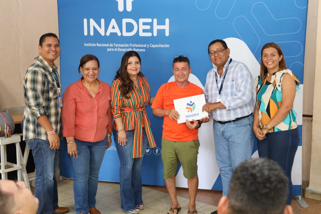 INADEH - La directora general de Inadeh, @_mgsalgadoc, y...