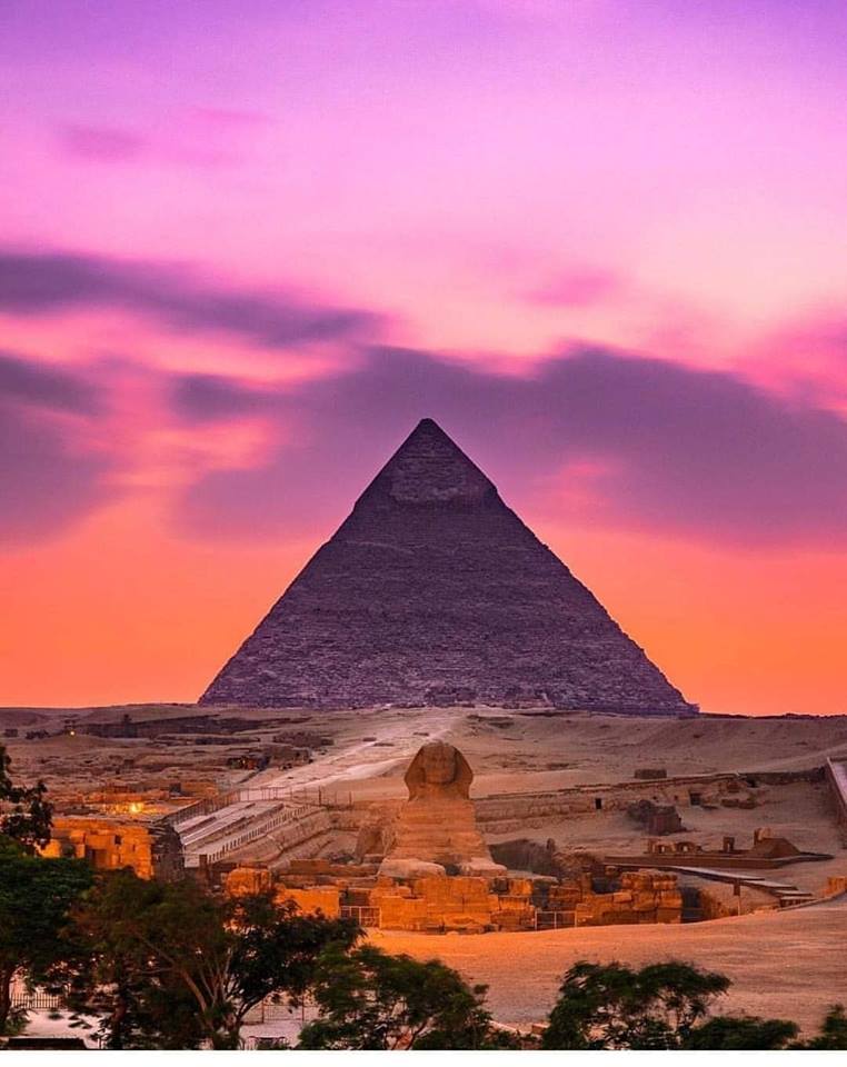 Pirámides de Egipto al atardecer
