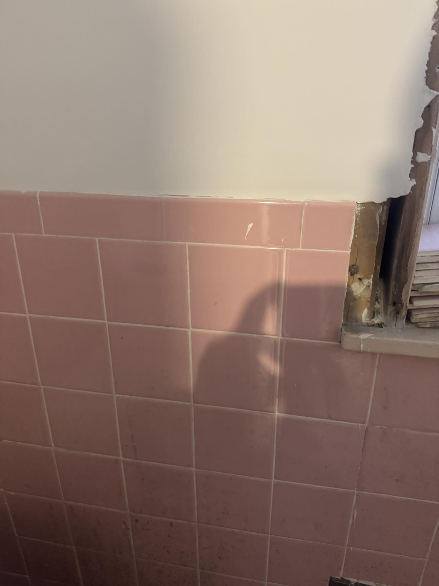 昔NYで購入したヴィンテージタイル Where to find old school pink 4x4 tile and 2x6 bullnose near