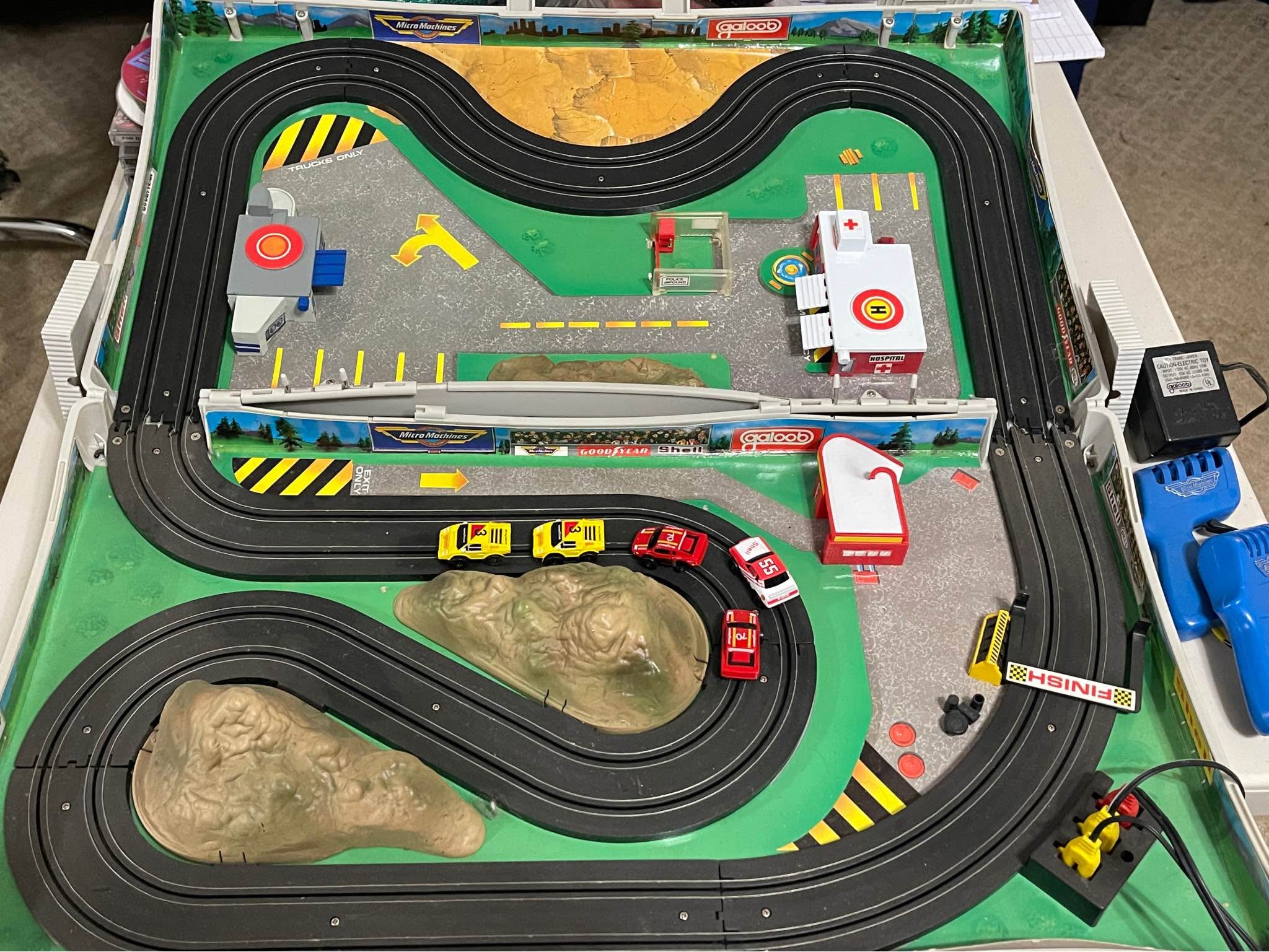 VINTAGE MICRO MACHINES RACE IN A CASE RACING SET W/5 CARS - Toy Race ...