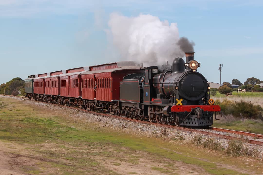 VT29 Rail Media - South Australian Railways Rx224 rumbles... | Facebook