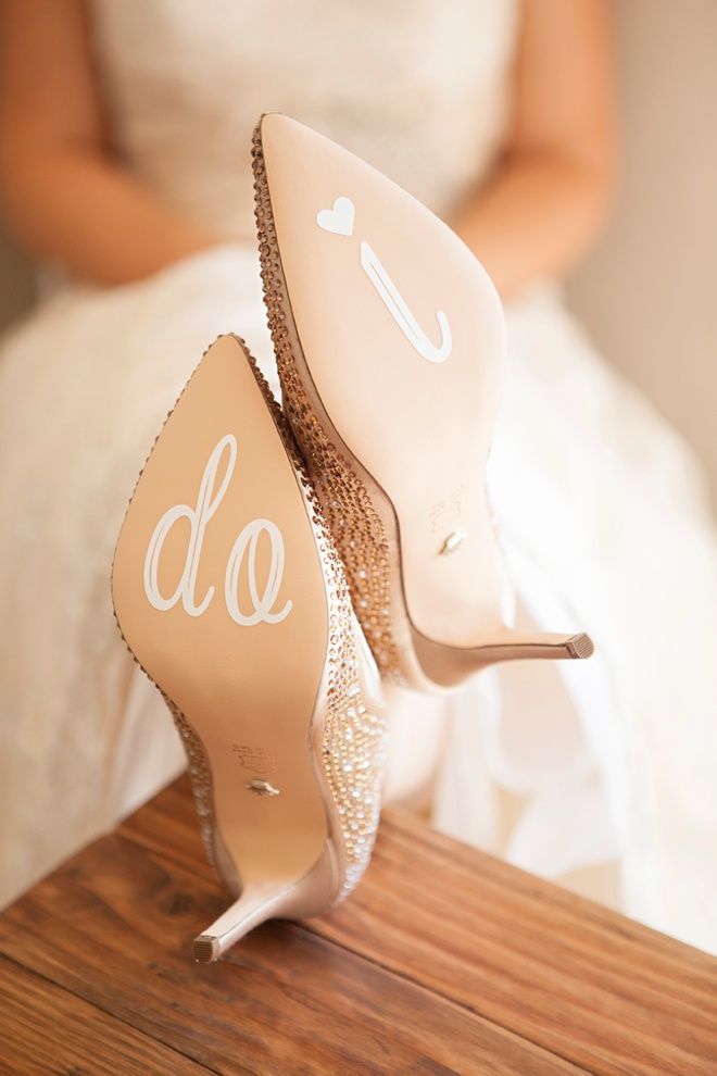 can you wear ivory shoes with a white wedding dress an dress? size_US6/EU38