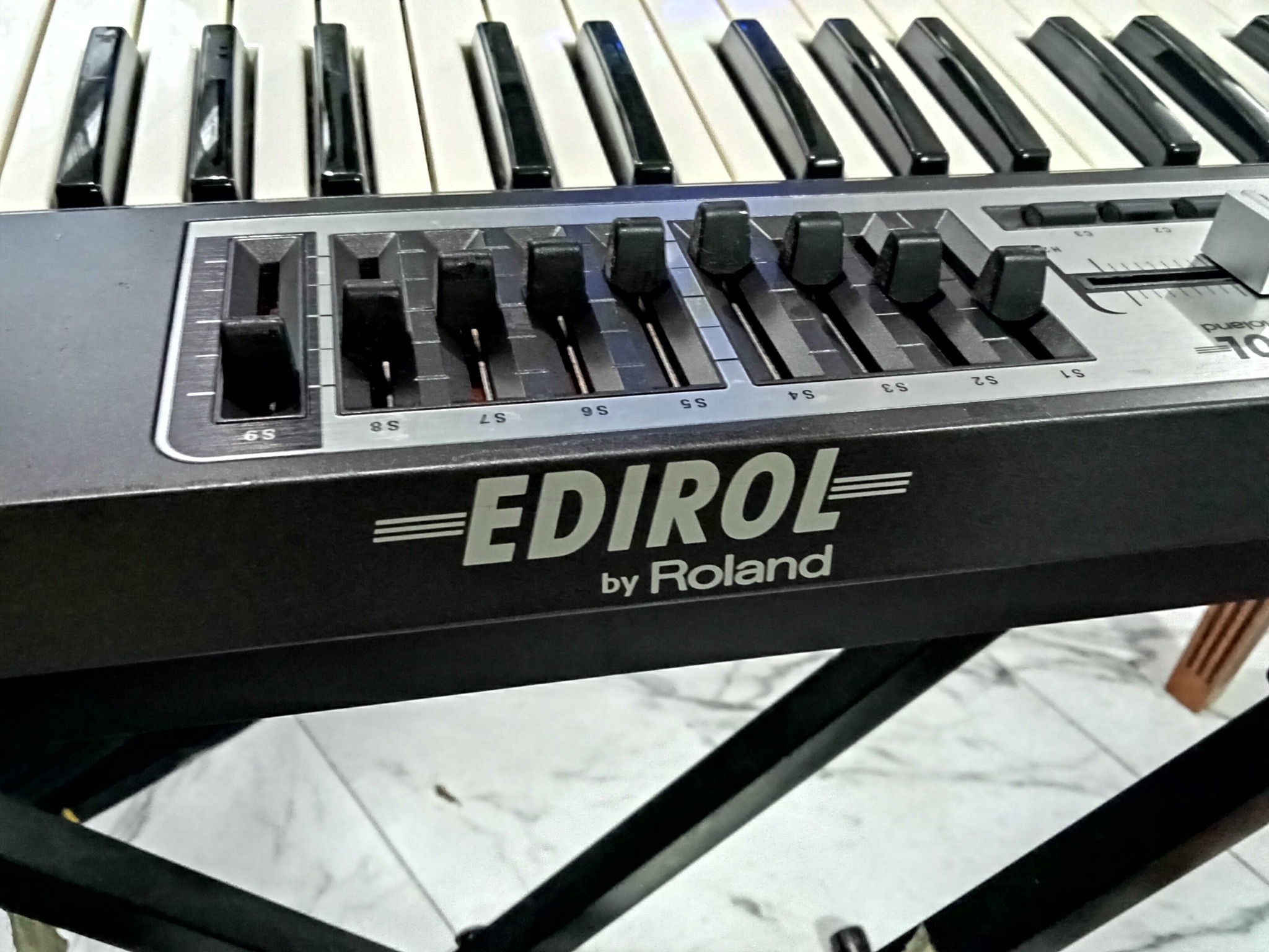 Edirol By Roland PCR-800 Midi Keyboard Controller 61keys Almost