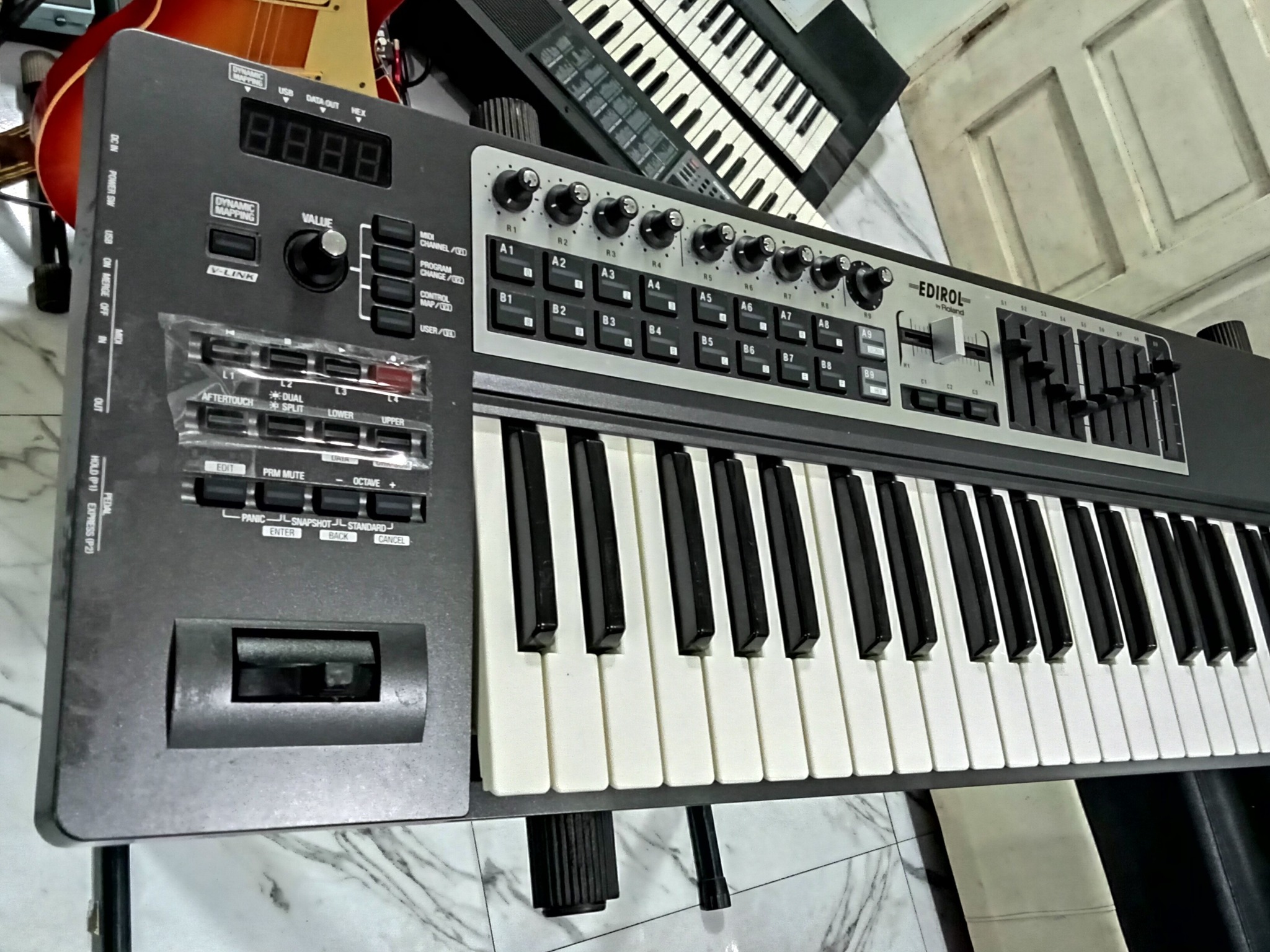 Edirol By Roland PCR-800 Midi Keyboard Controller 61keys Almost