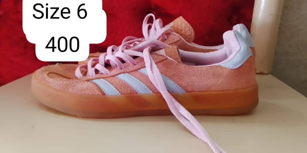 second hand original sneakers 76293946/79477400