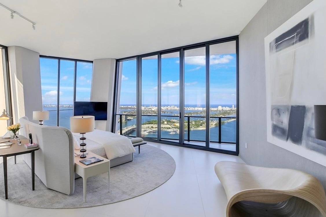 The only turn key ready, full floor... - Super Luxury Group