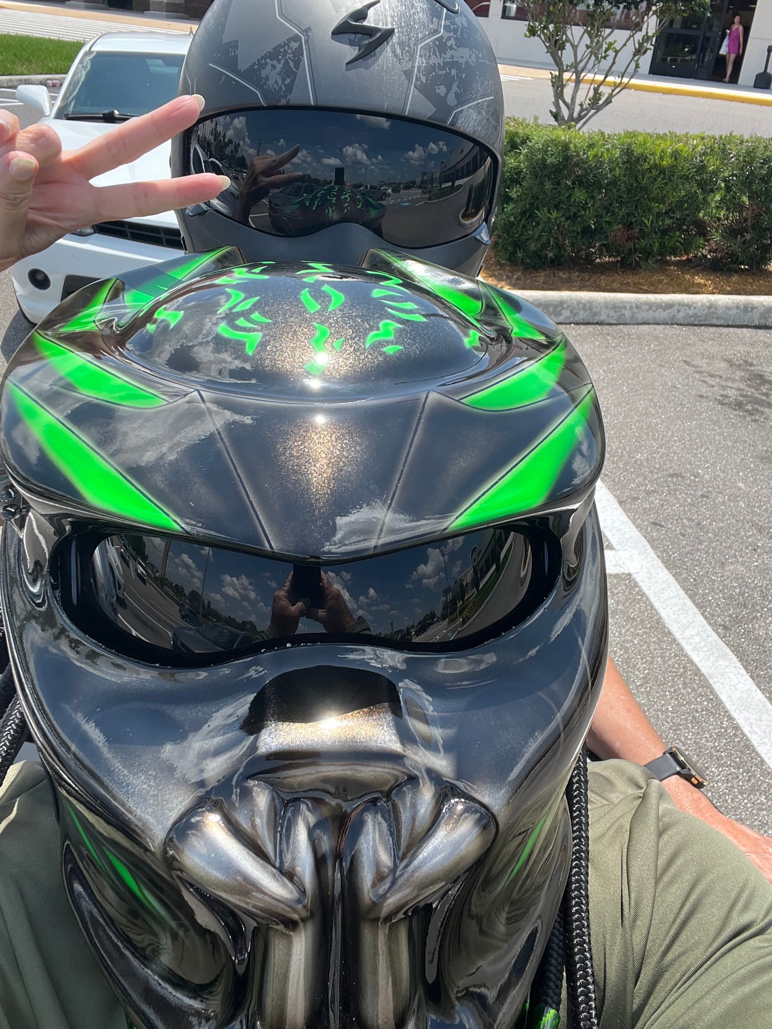 alien helmet motorcycle Predator Robot Helmet with Laser and Dreads people will point Custom Predator Predator Motorcycle Helmet