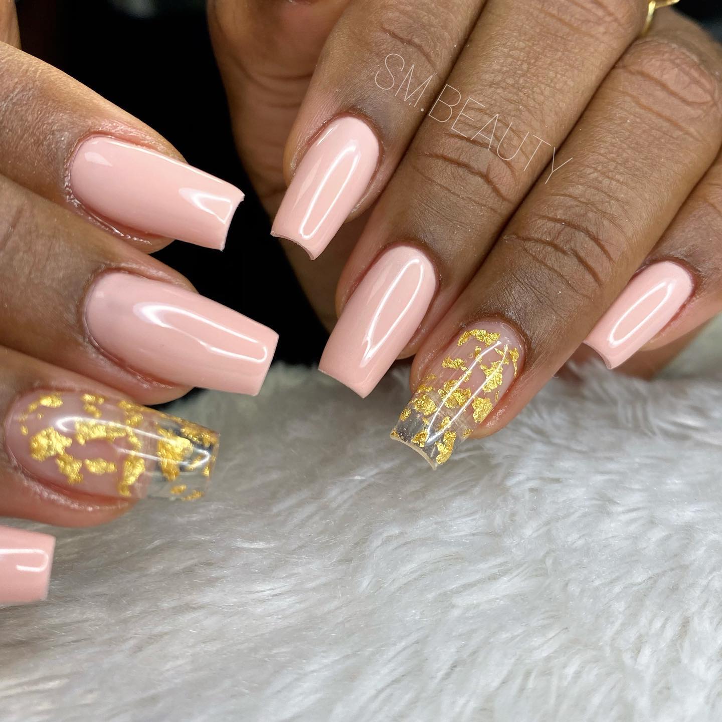 Ongle Blanc Avec Feuille D or