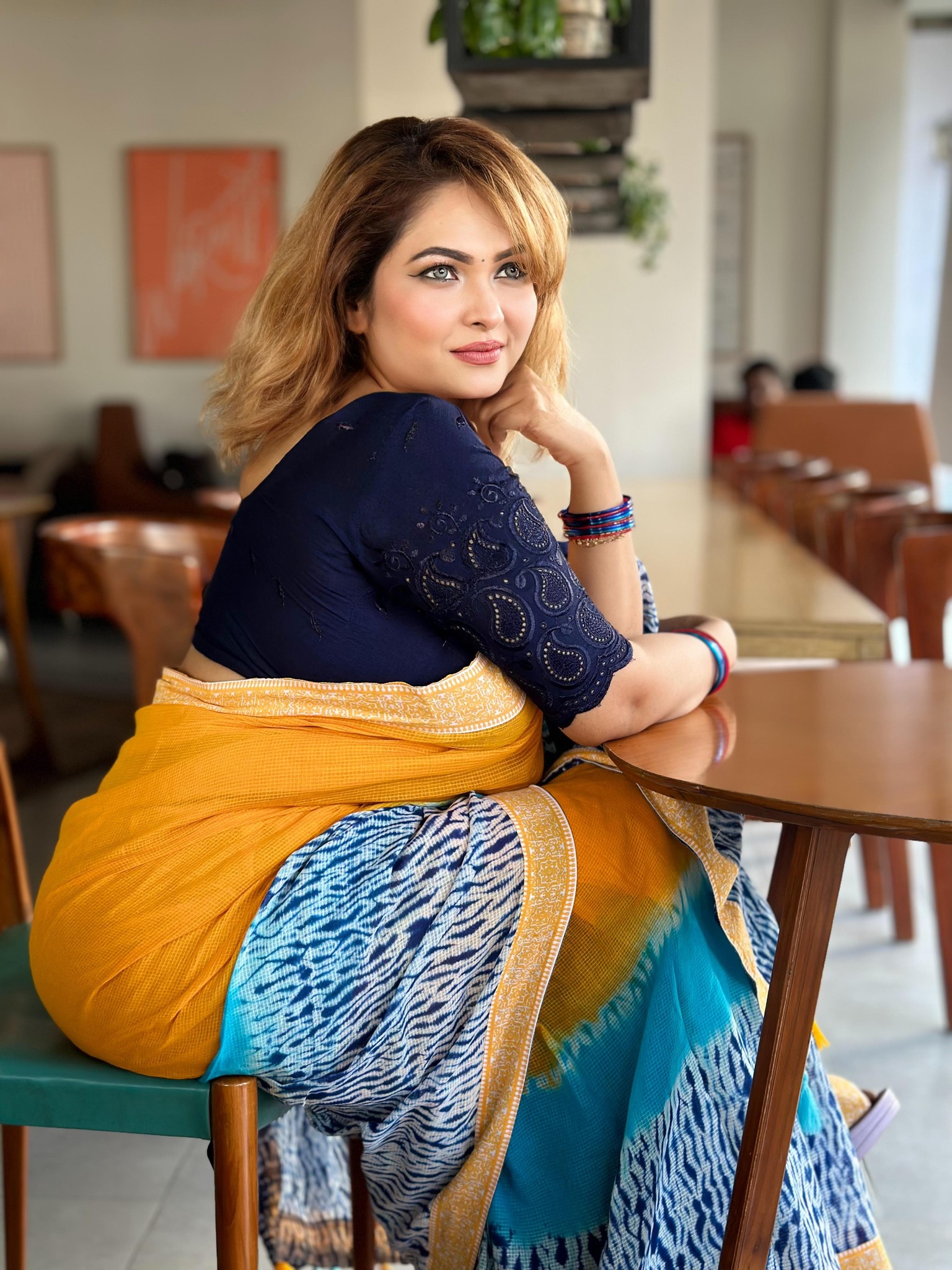 Farjana - যদি তুমি আমাকে বলতে চাও,কেন আমি তাকে ভালোবাসি, আমি এর বেশি ...