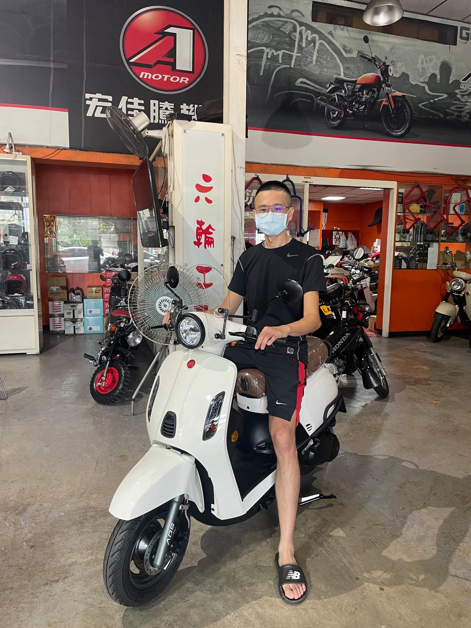 六輪工房 宏佳騰總經銷 - 貼心的先生 為辛苦的夫人選購最適合太太風格 美麗又大方 安全又環保的Dory 125... | Facebook