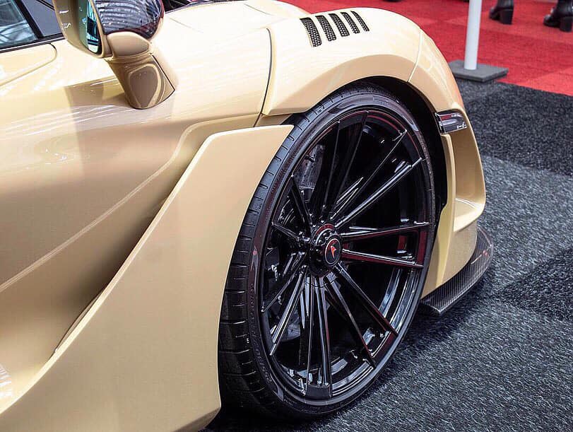 Rainier Johnson - Carbon widebody, hi-tech forged wheels...