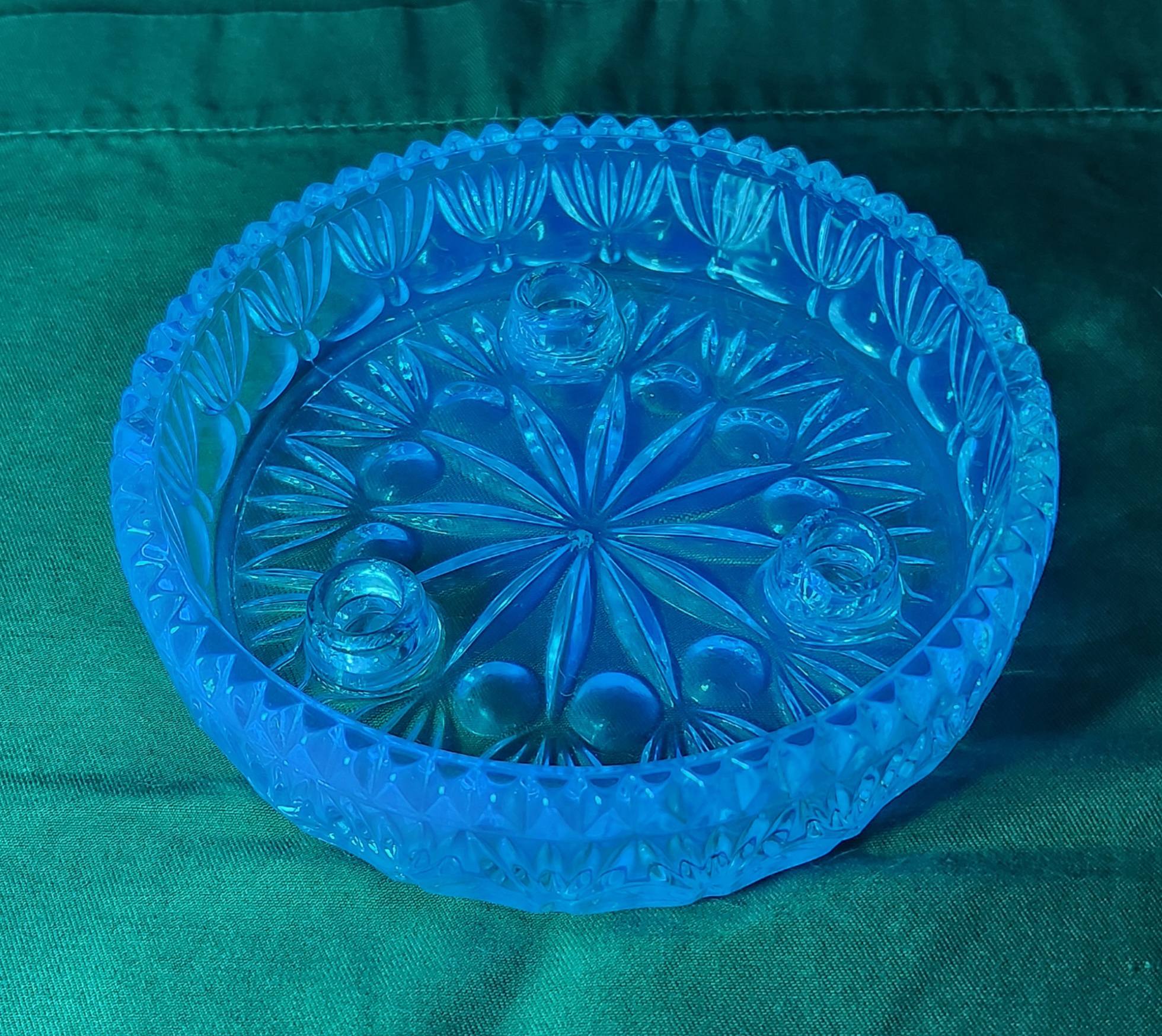 Identifying radioactive uranium glass