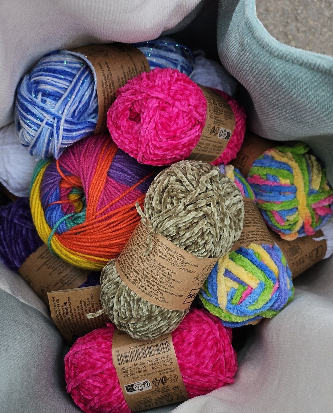 Oh oh...ich bin heute zu Tedi....habe für 15 Euro Wolle gekauft, die sonst 30 Euro gekostet hätte. Schade, Chenille Wolle war nicht so eine große Auswahl