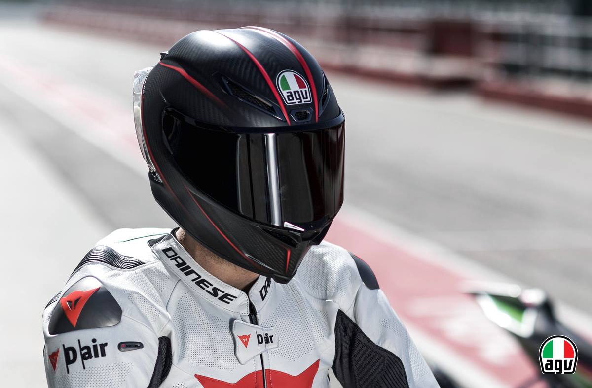 Designed for uncompromising performance on the track, AGV Corsa R