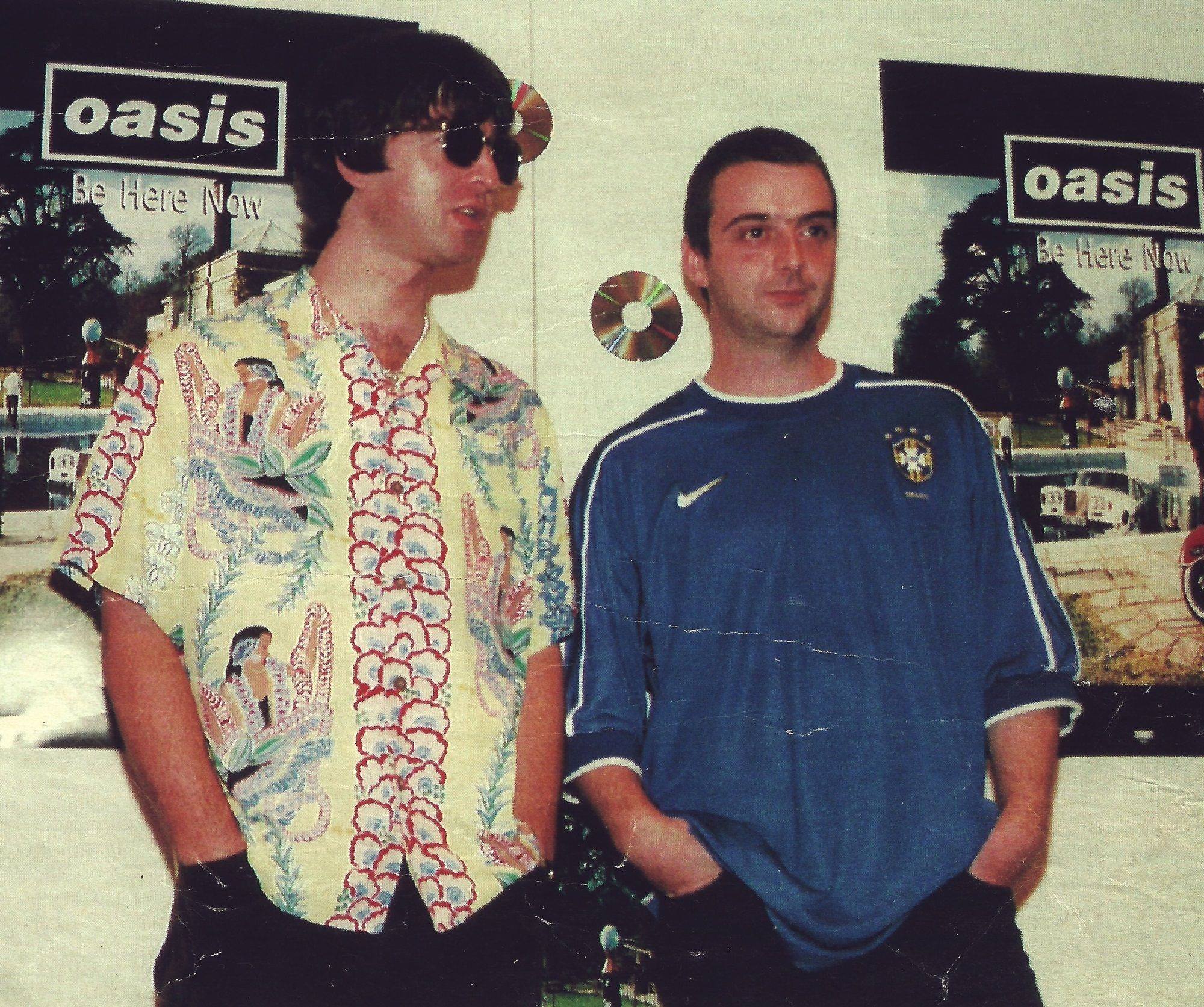 First time the Oasis in Brazil: 21 years today (20/03/1998) Live 