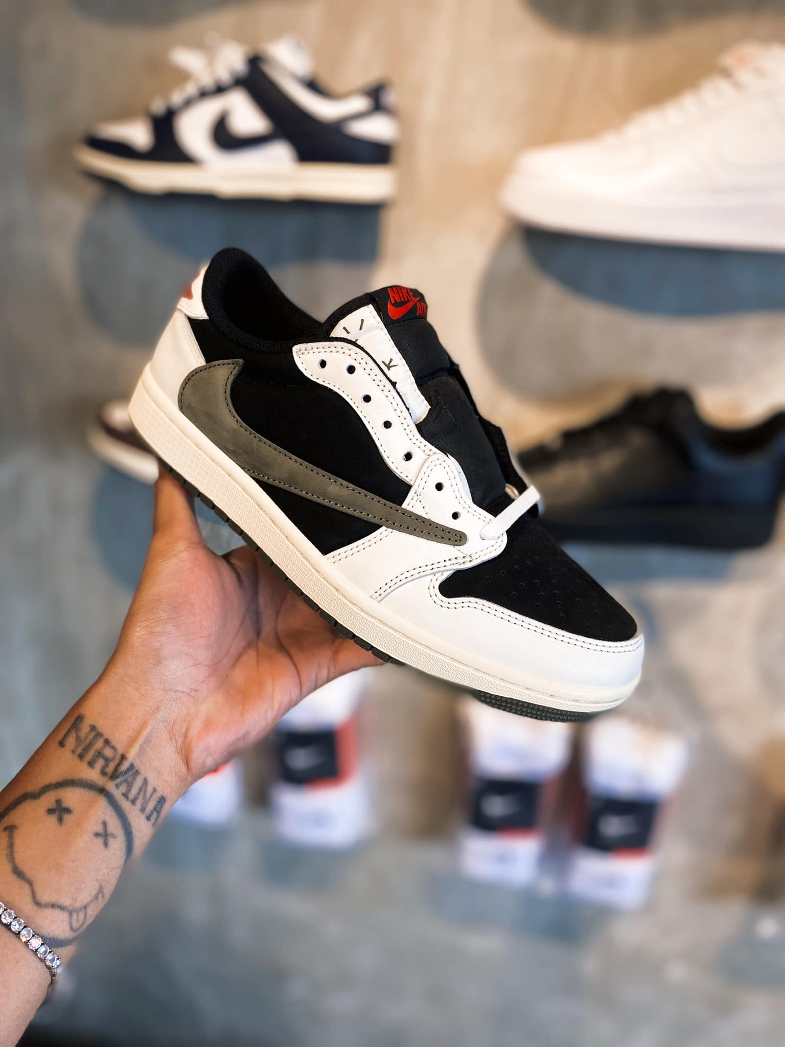 TRAVIS SCOTT X NIKE AIR JORDAN 1 LOW - MEDIUM OLIVE ? ORDER 