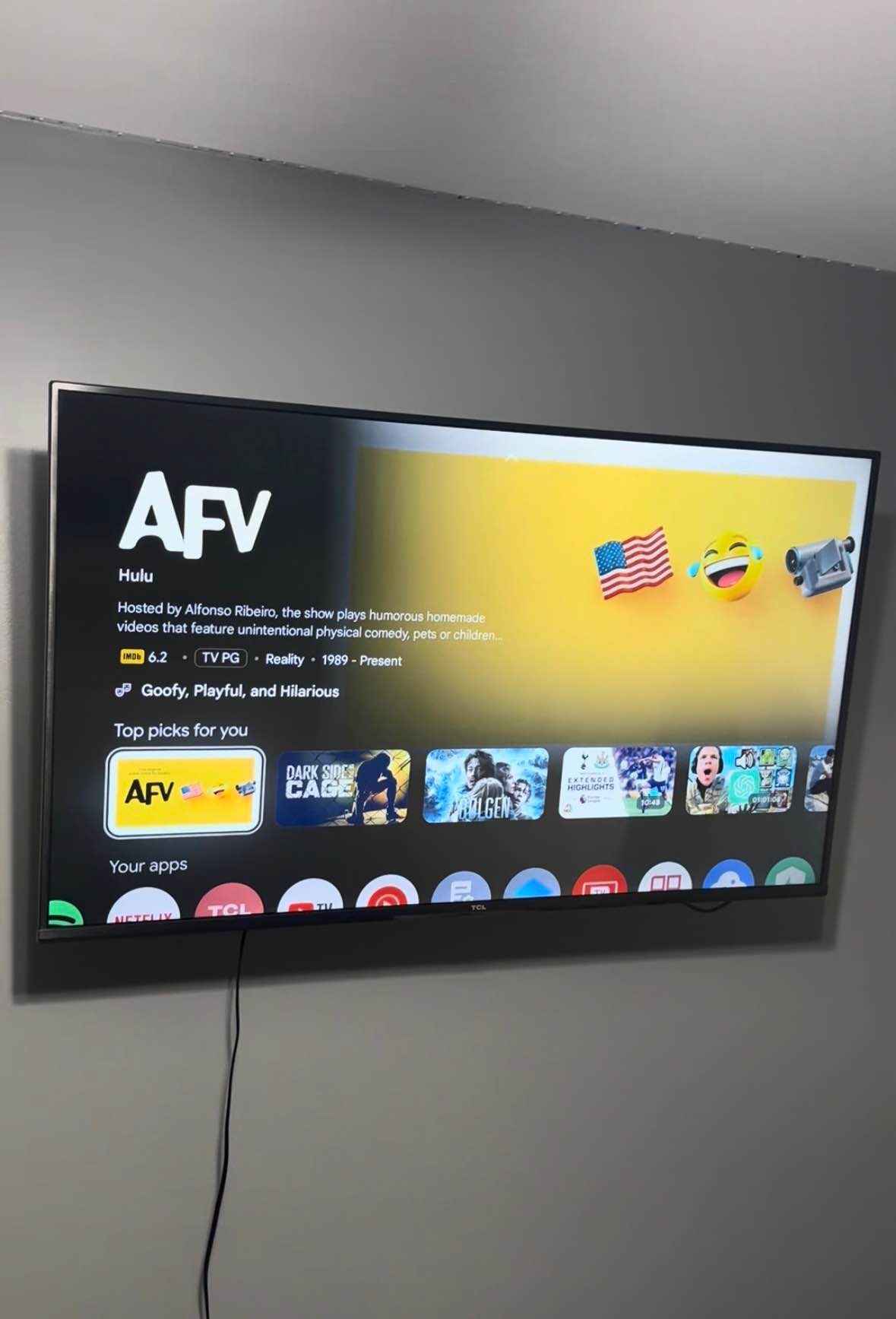 TCL 23年製 55型 4k HDR 「Google TV」搭載【引取り可】 Selling our 55” TCL 4-Series 4K UHD HDR Smart TV. It's in