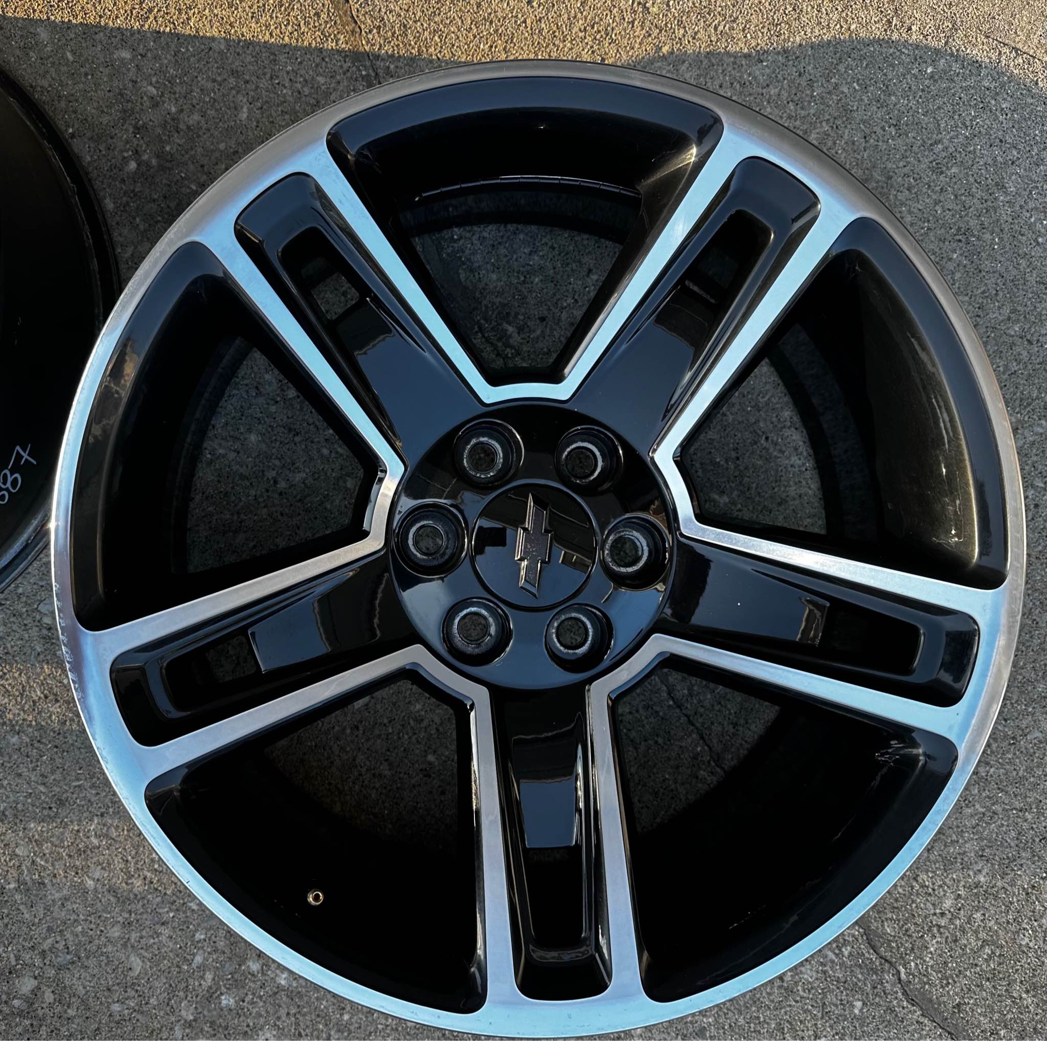 2020 Chevy Tahoe 0EM 22 inch wheels 22 x 9 factory black/machined set ...