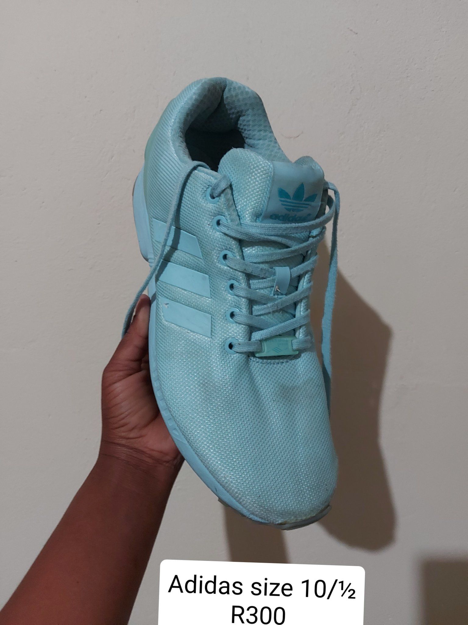 CLEARANCE SALE SECOND HAND ORIGINAL SNEAKERS CALL ME ON 78338156