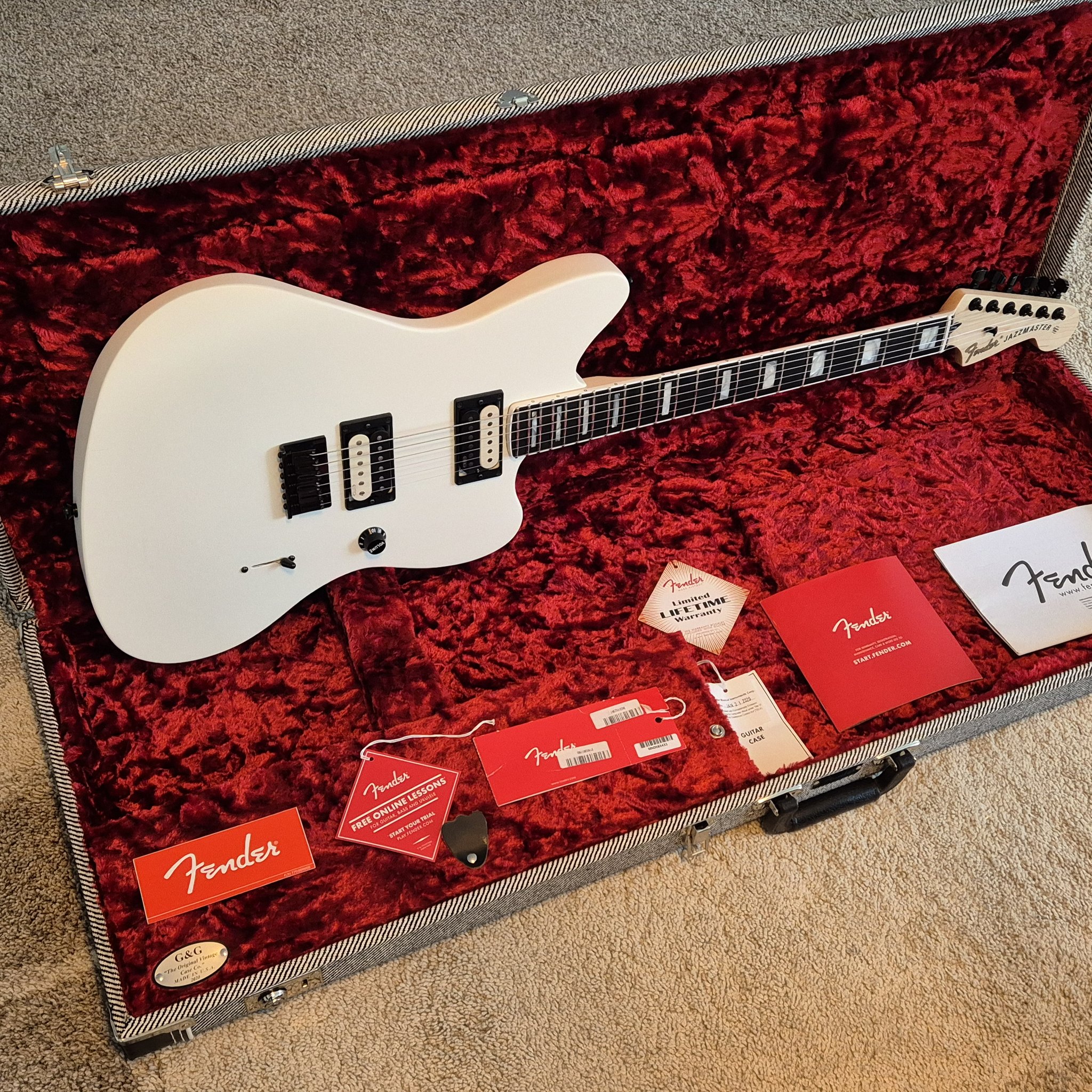 Fender jimroot jazzmasterのハードケース Fender jimroot jazzmasterのハードケース Fender DELUXE MOLDED CASE