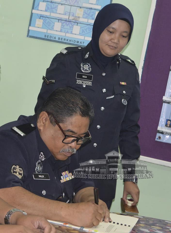 Ibu Pejabat Polis Daerah Seremban Gambar Sekitar Majlis Serah Terima Tugas Ketua Polis Balai Mambau Antara Sm Abdul Malik Bin Muhamad Idrus Ketua Polis Balai Mambau Serah Dengan Sjn Hairudin Bin