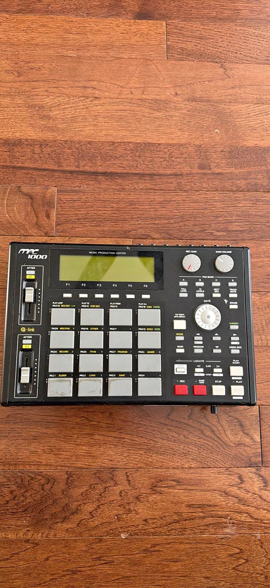 AKAI MPC1000 Sampling Machine Sampler Stereo 32 voices 64-track ...