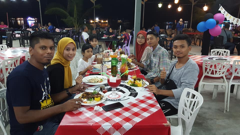 Roti Rentung - Happy birthday Mama Chik.. Happy...