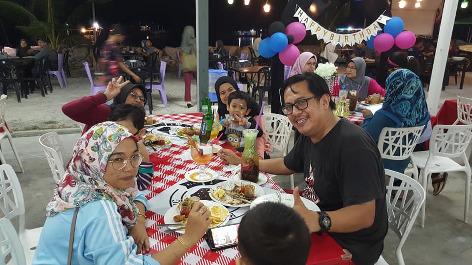 Roti Rentung - Happy birthday Mama Chik.. Happy...