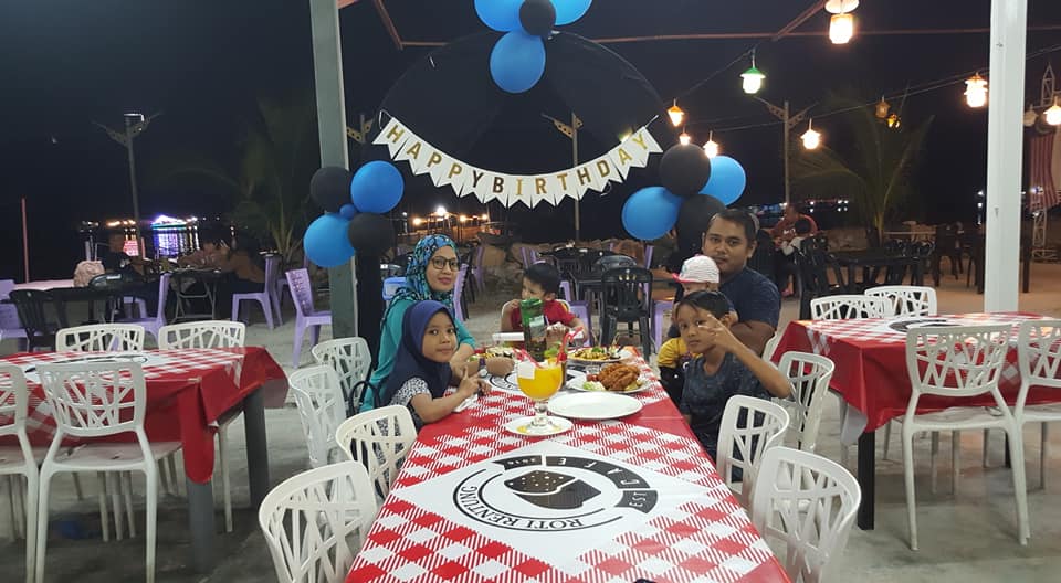 Roti Rentung - Happy birthday Mama Chik.. Happy...