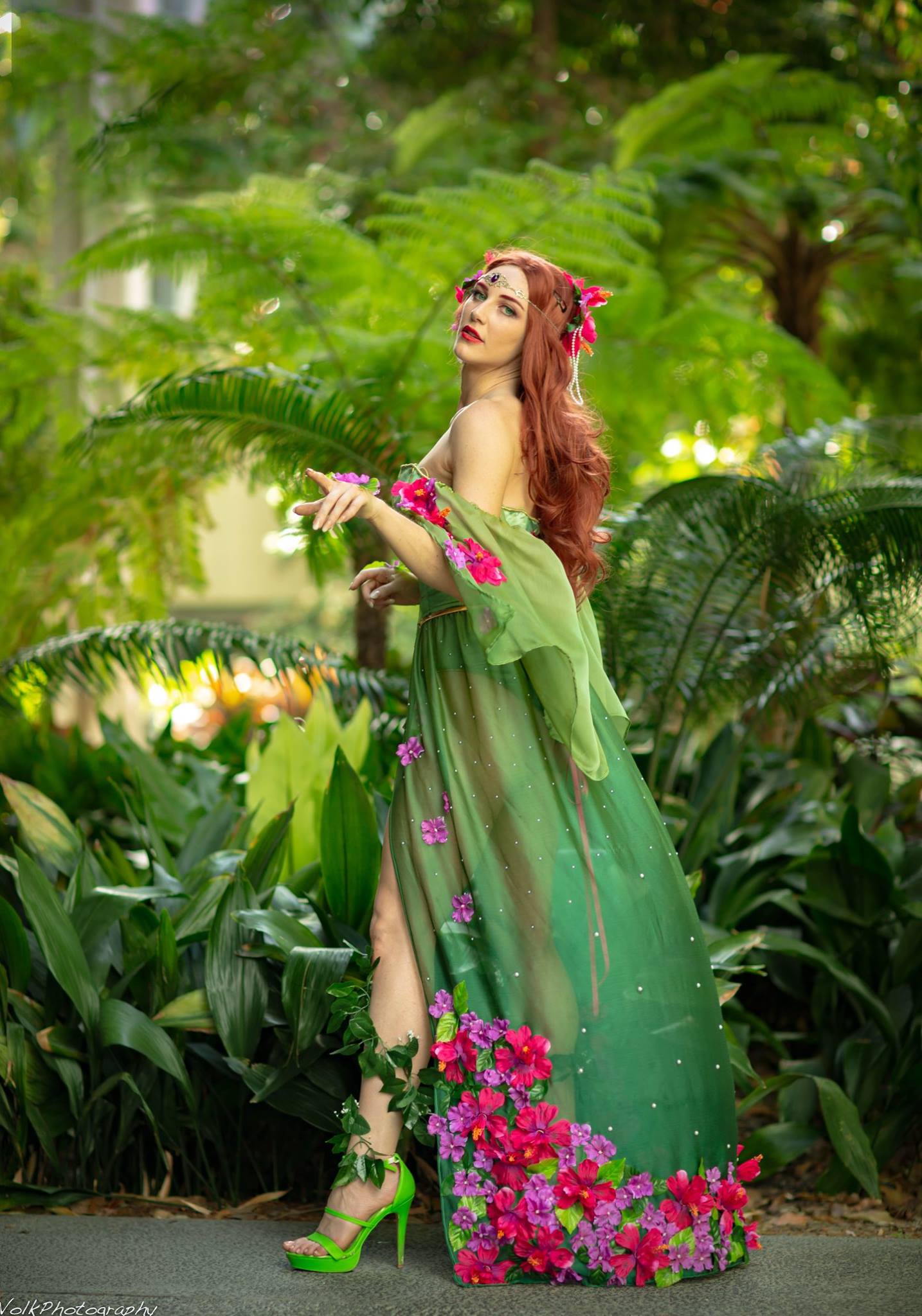 green dress poison ivy Photos by @sol.foto.nl Project @artphotoproject by us from @holland_dress_rental l