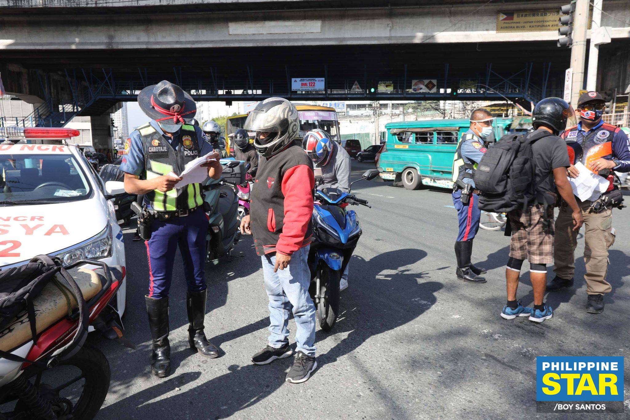 Philippine Star - Members of the PNP-Highway Patrol Group, the ...