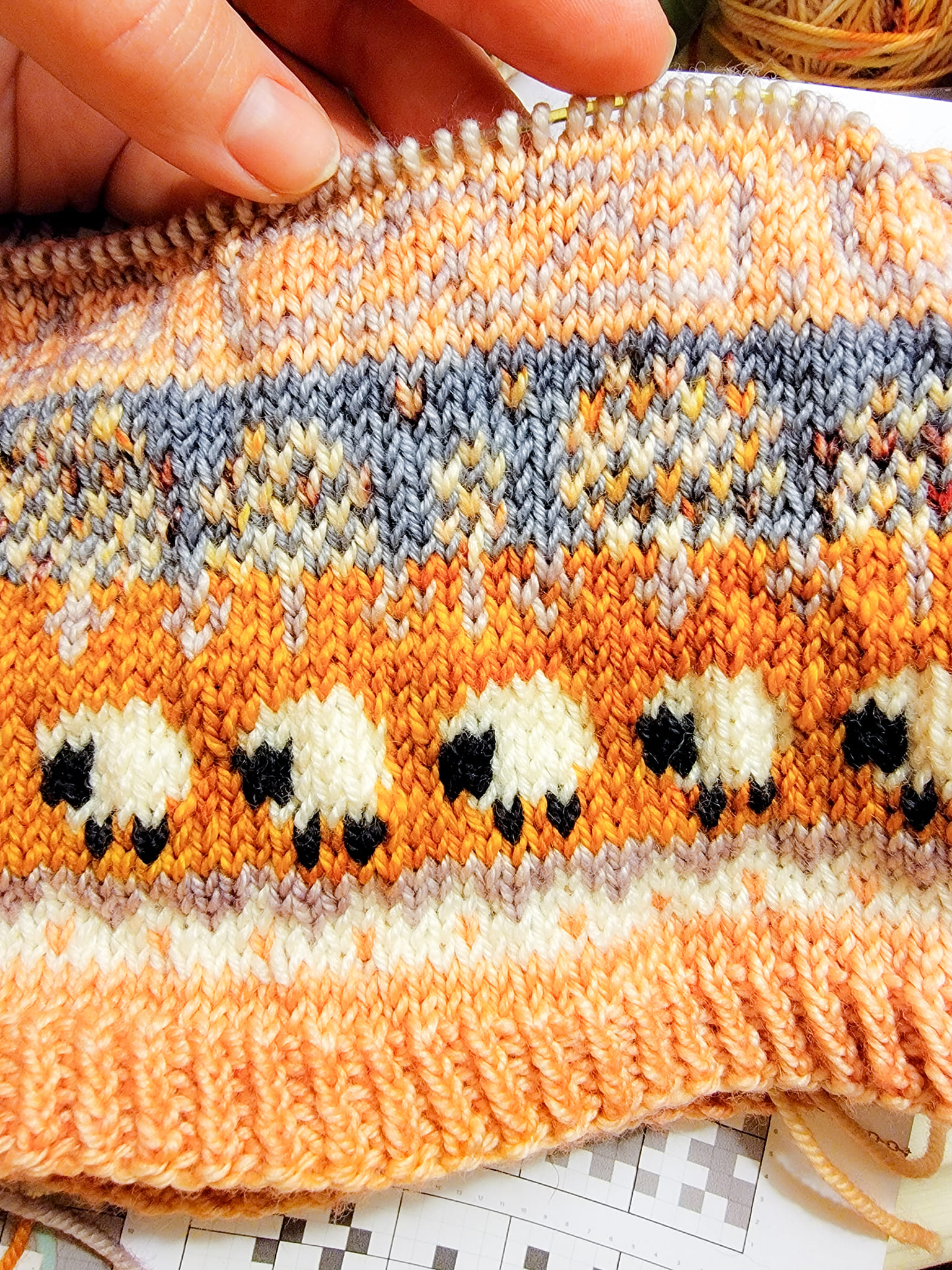 Is it possible to get feedback on color substitutions in knitting?