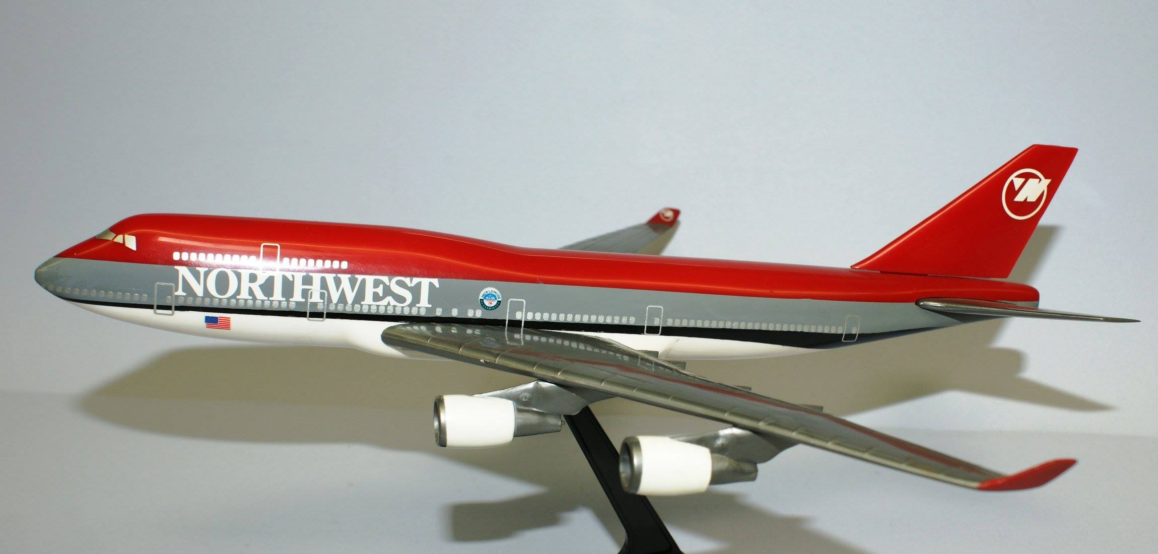 Pacmin 1/100 scale B747-400 North West model