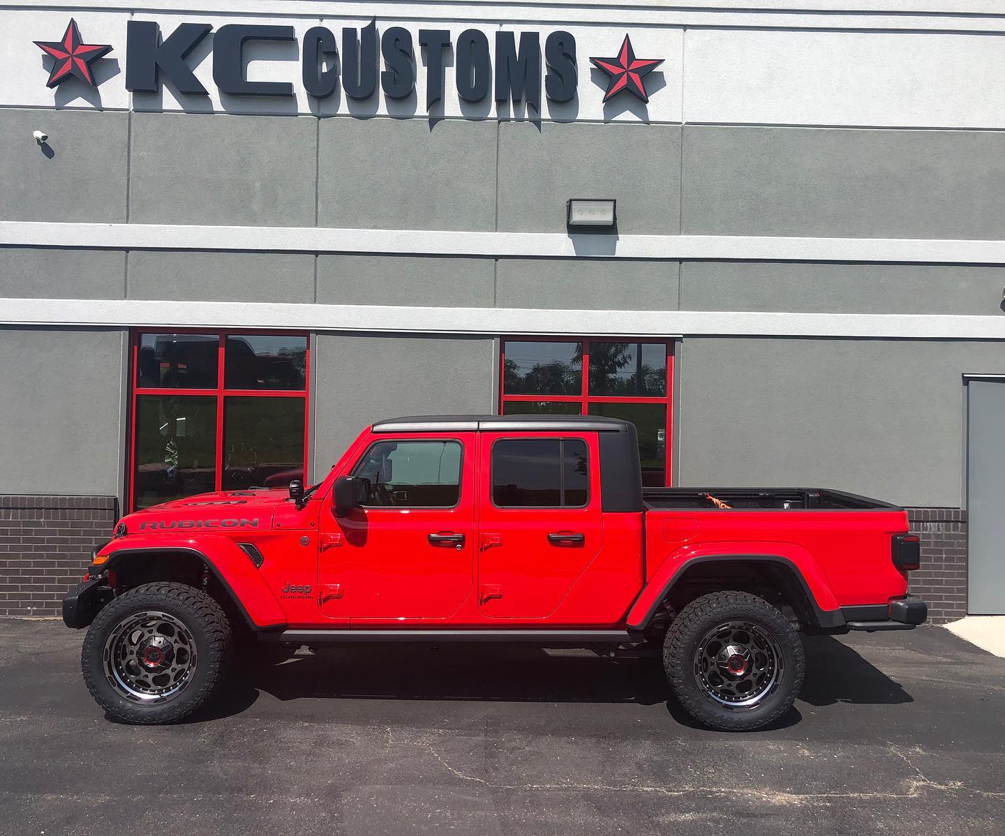 KC Customs - New Jeep Gladiator we hooked up with some XD...