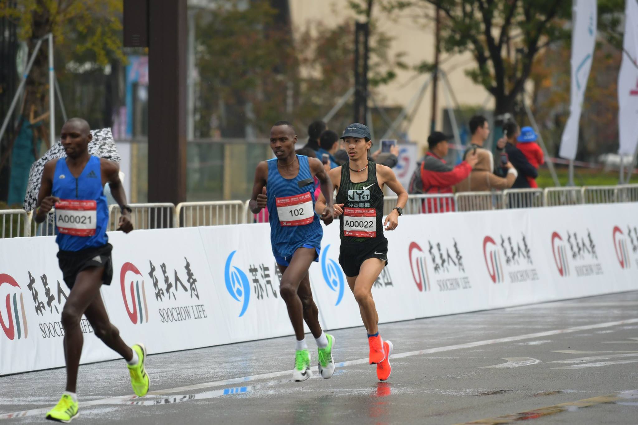 森林跑站 RunBase - 【 真男人-張嘉哲中國太湖馬拉松高清衝線圖 】 不多說，各位，賞圖了！👍... | Facebook