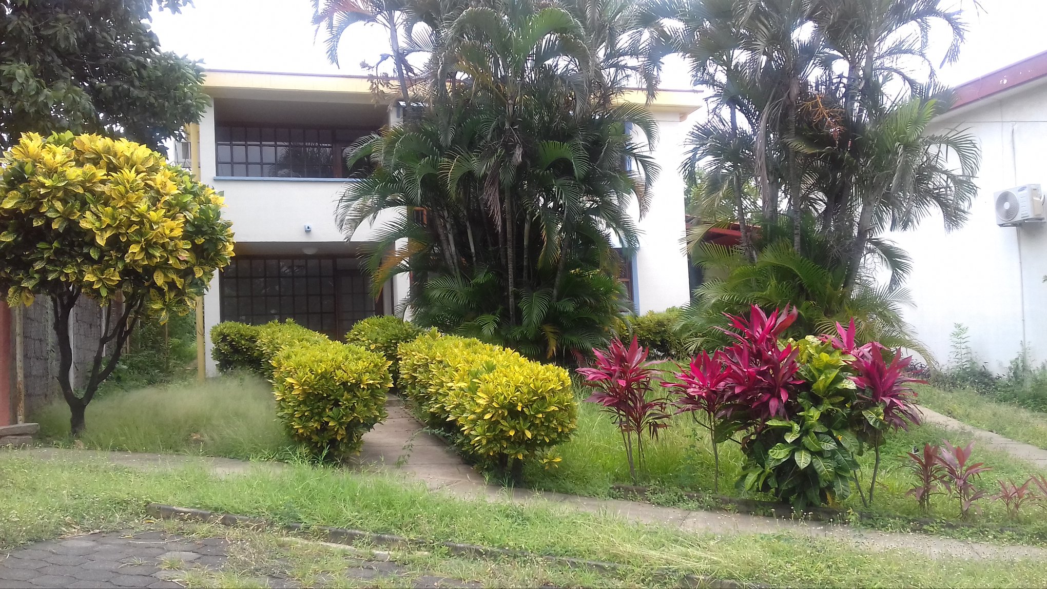 SE VENDE o ALQUILA LINDA CASA TIPO... - Inmega Bienes Raíces