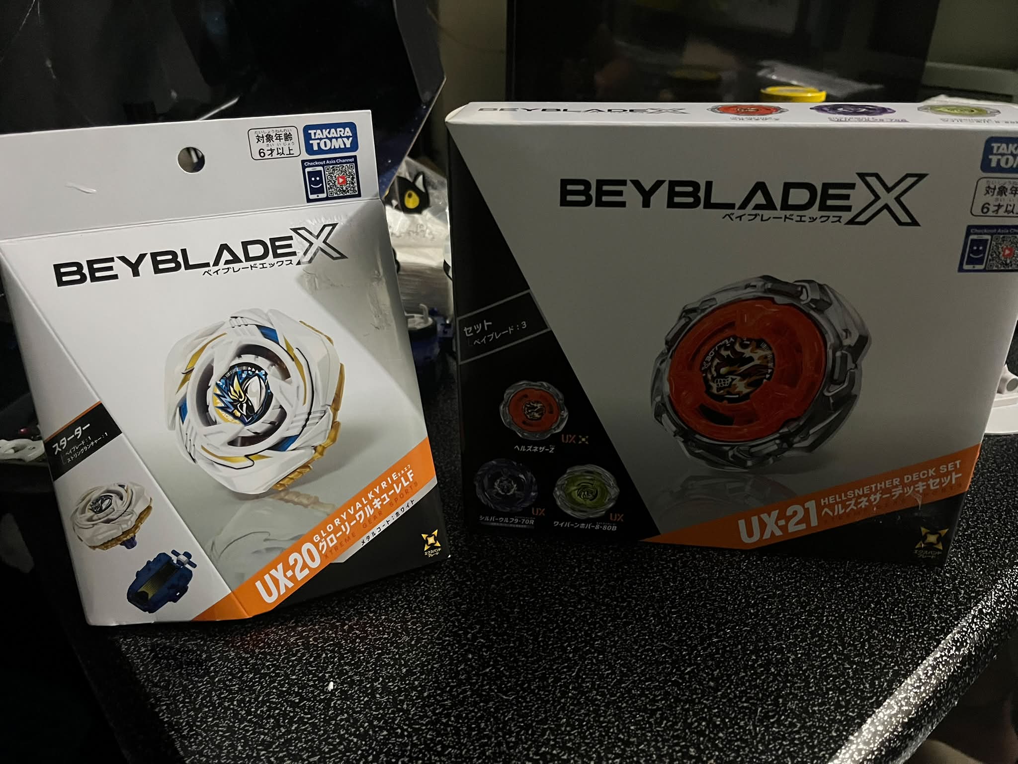 Selling new BX-10 and UX-21 Beyblade items | Taichung