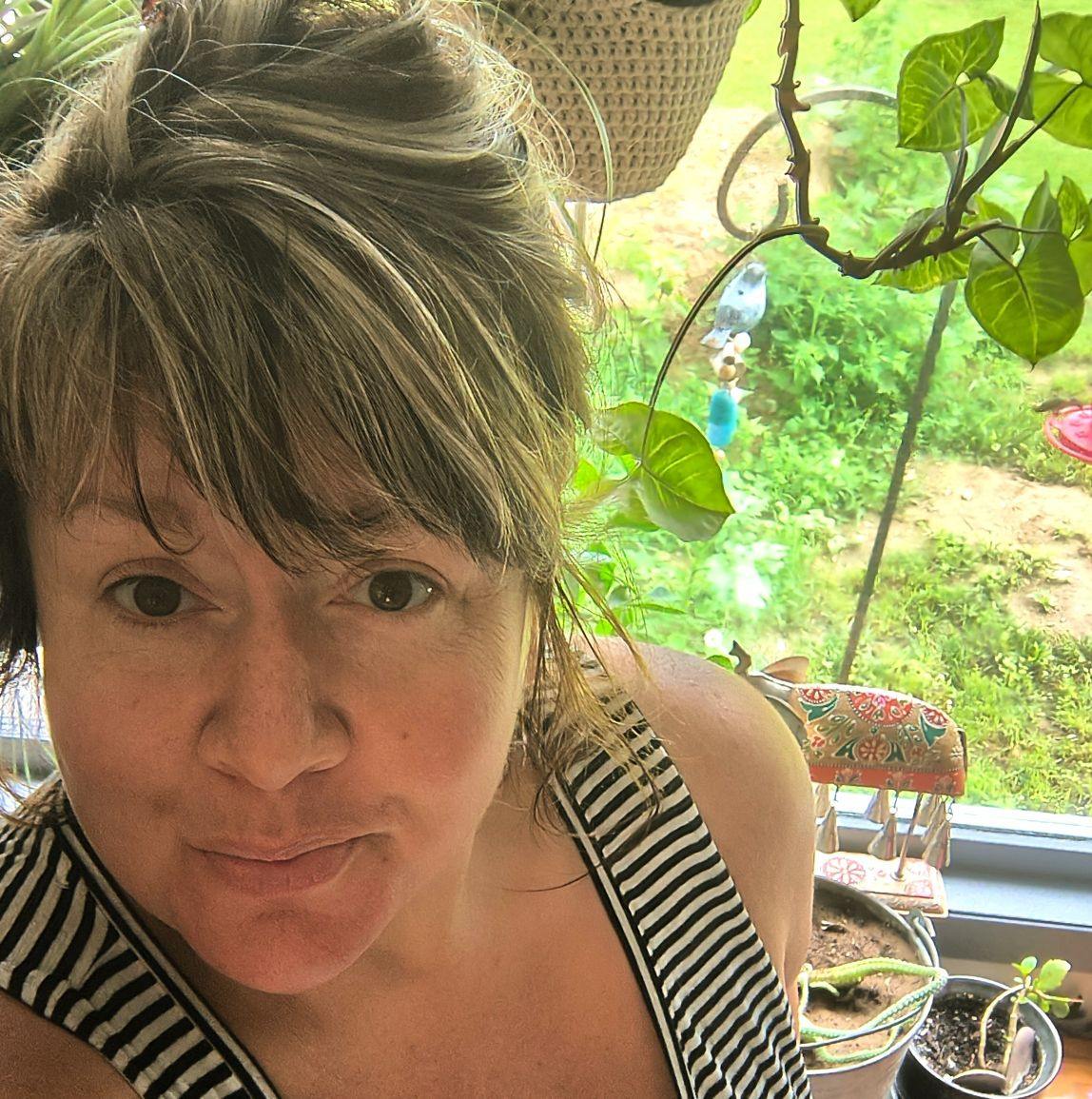 Rachel - Good morning messy hair I don't care time to get in the garden ...
