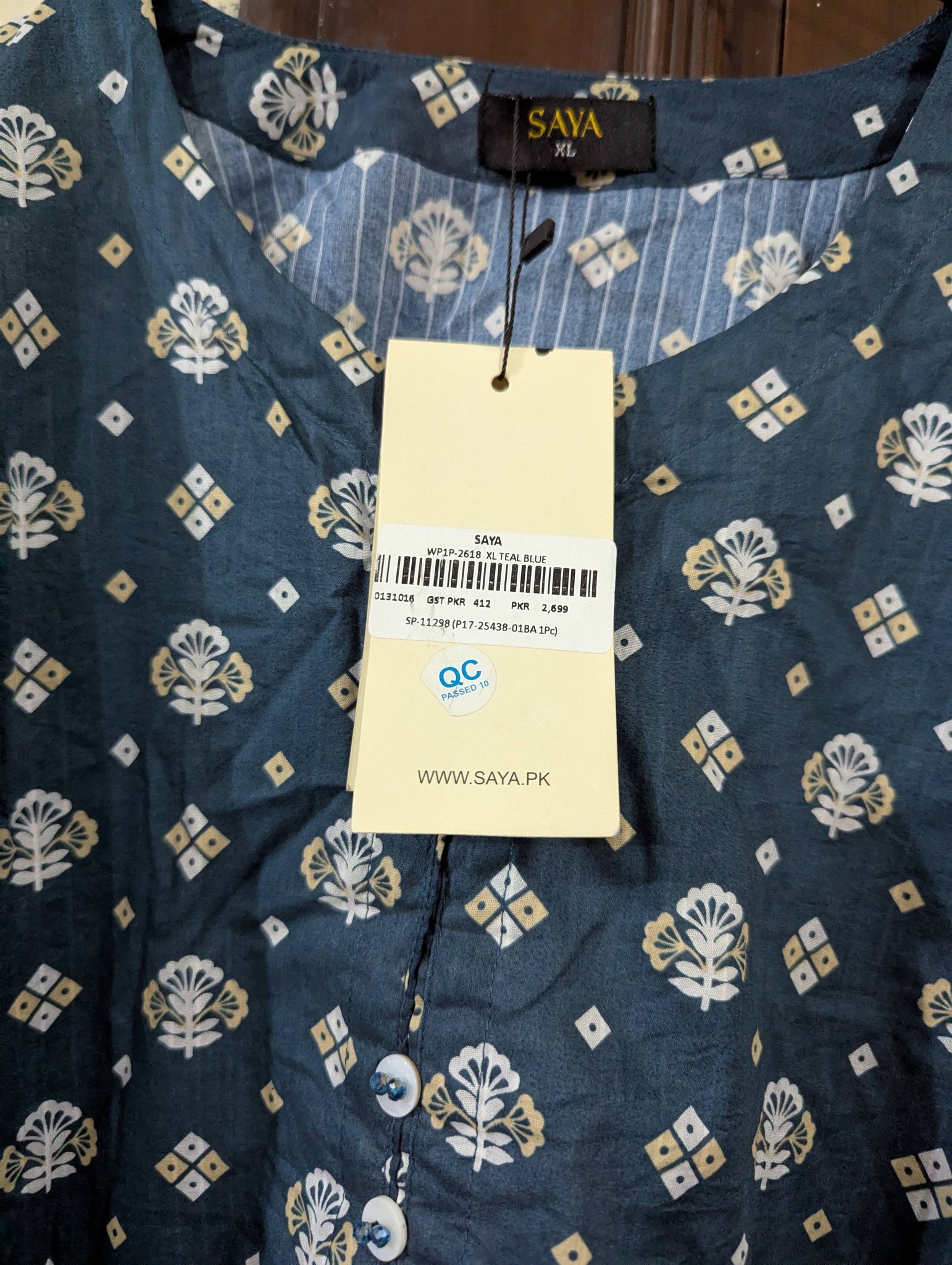 Brand saya 2 piece shirt tagged with matching staller Condition 