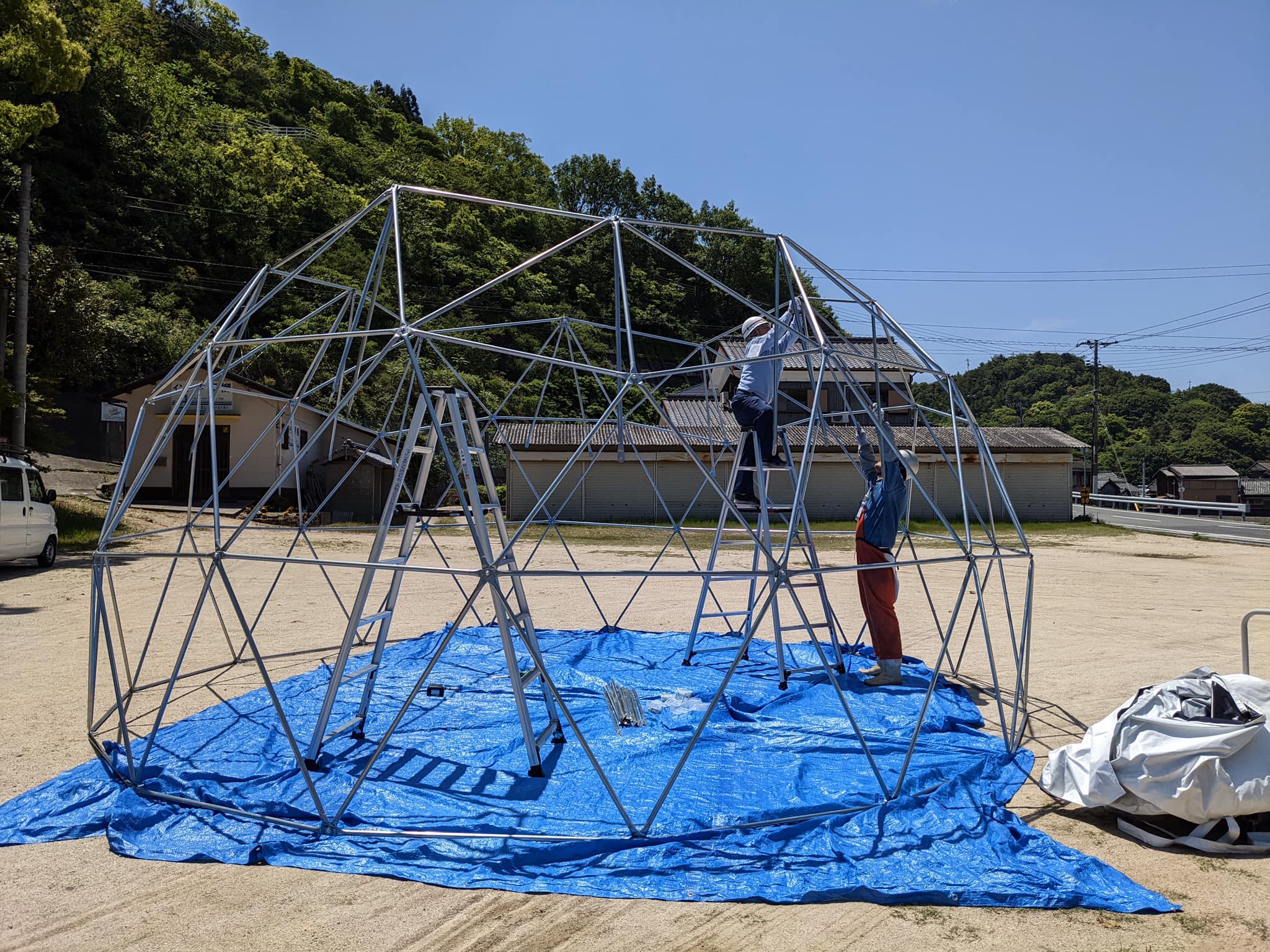キネマほうぼう - 火曜日から始めた準備作業、真っ青に澄み渡る空と心身を浄化する心地よい海風のもと、3日間で万事万端整...
