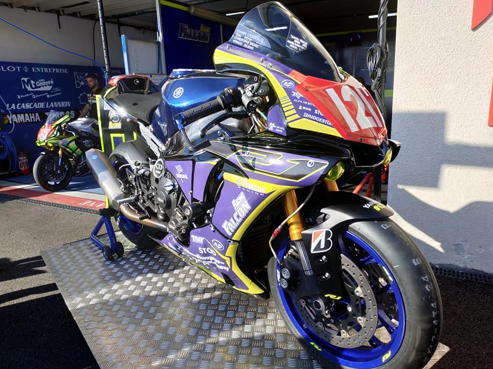 Falcon Racing - La voilà ! La Yamaha YZF R1 du team Falcon...