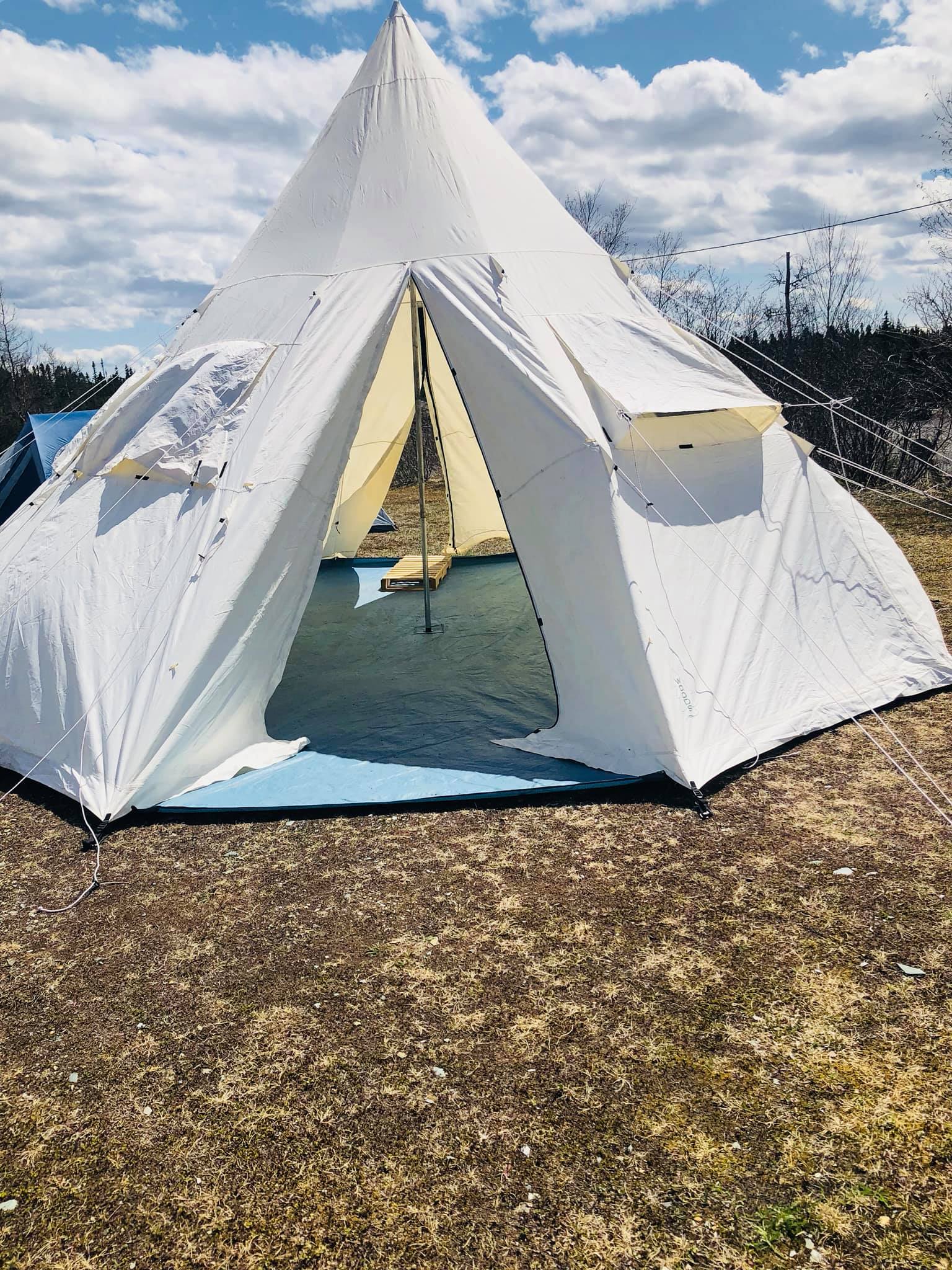 zelt schwedisch Alfheim 12.6 Glamping - 12.6 m² | 6 Personen Größe:18-36 m 5.4 Beach Umbrellas that works