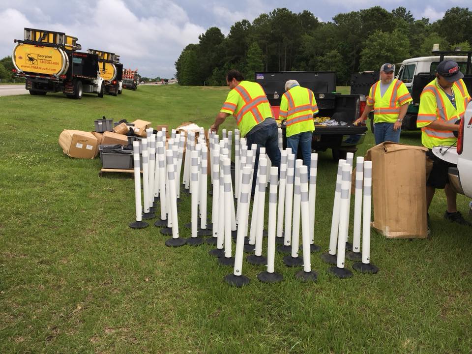 SCDOT - ‪Delineators are on site and being installed to...