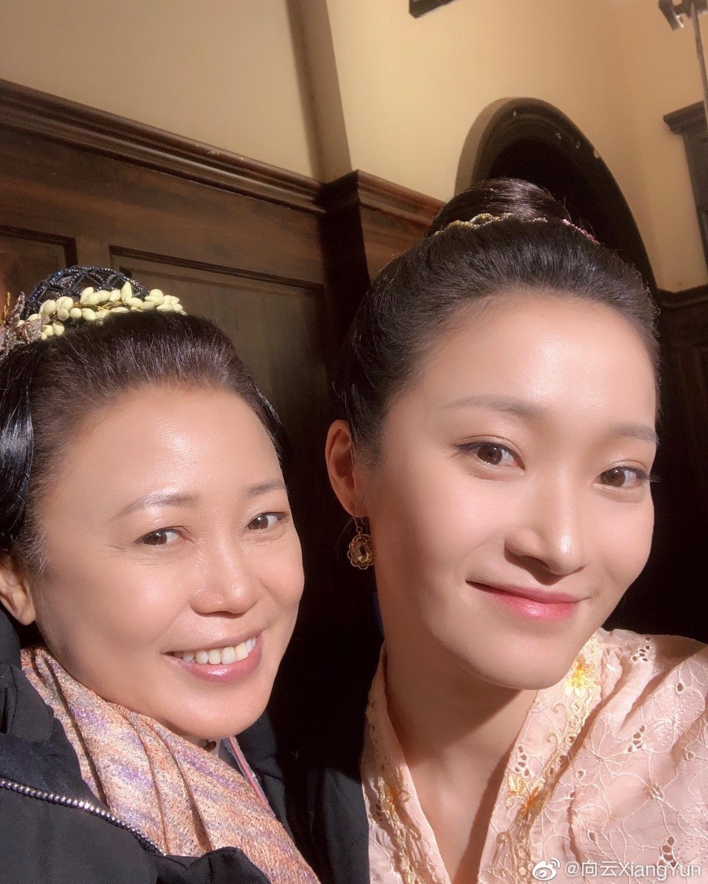 Xiang Yun 向云 - 戏在播，看着画面，就会想念和戏里两位孙媳妇一起吃吃喝喝的快乐时光。#小娘惹 #陈老太...
