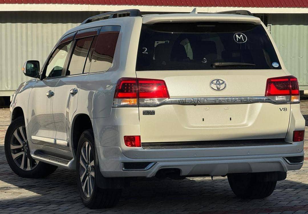 PRICE MILION 210 TSHS* 0757526864 *LANDCRUISER V8 200 SERIES ZX