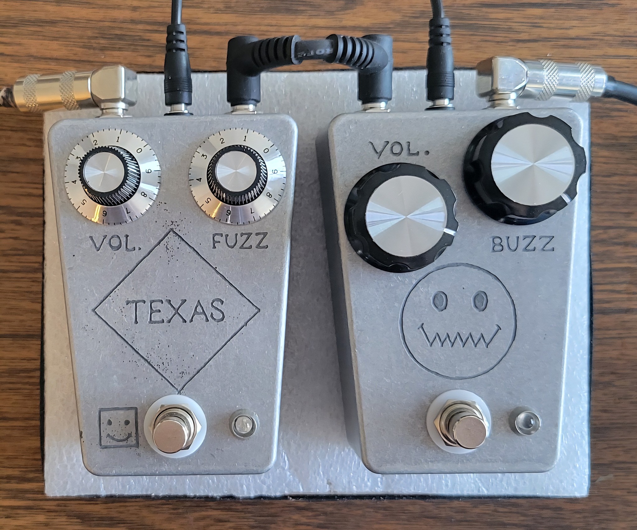 First tests of. My Cesar Diaz Square Fuzz diy project. Nice 
