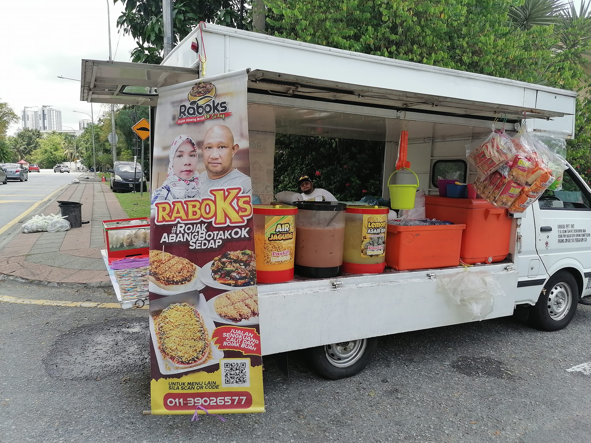 Gerai Rojak & Sengkuang Calit Abang Botak | Kuala Lumpur