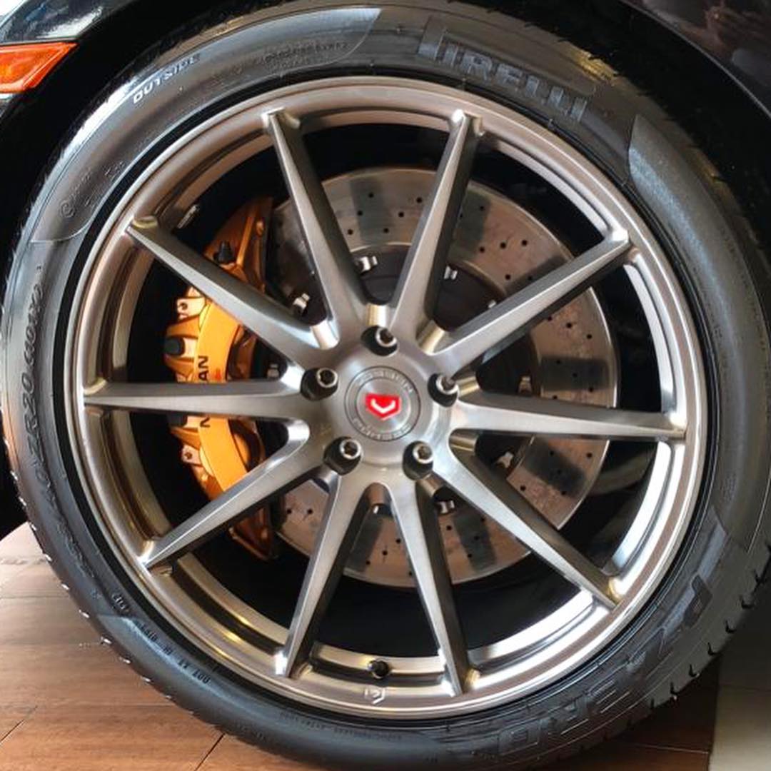 Nissan GT-R - Rodas Vossen Aro 20 • instalação de Rodas Vossen