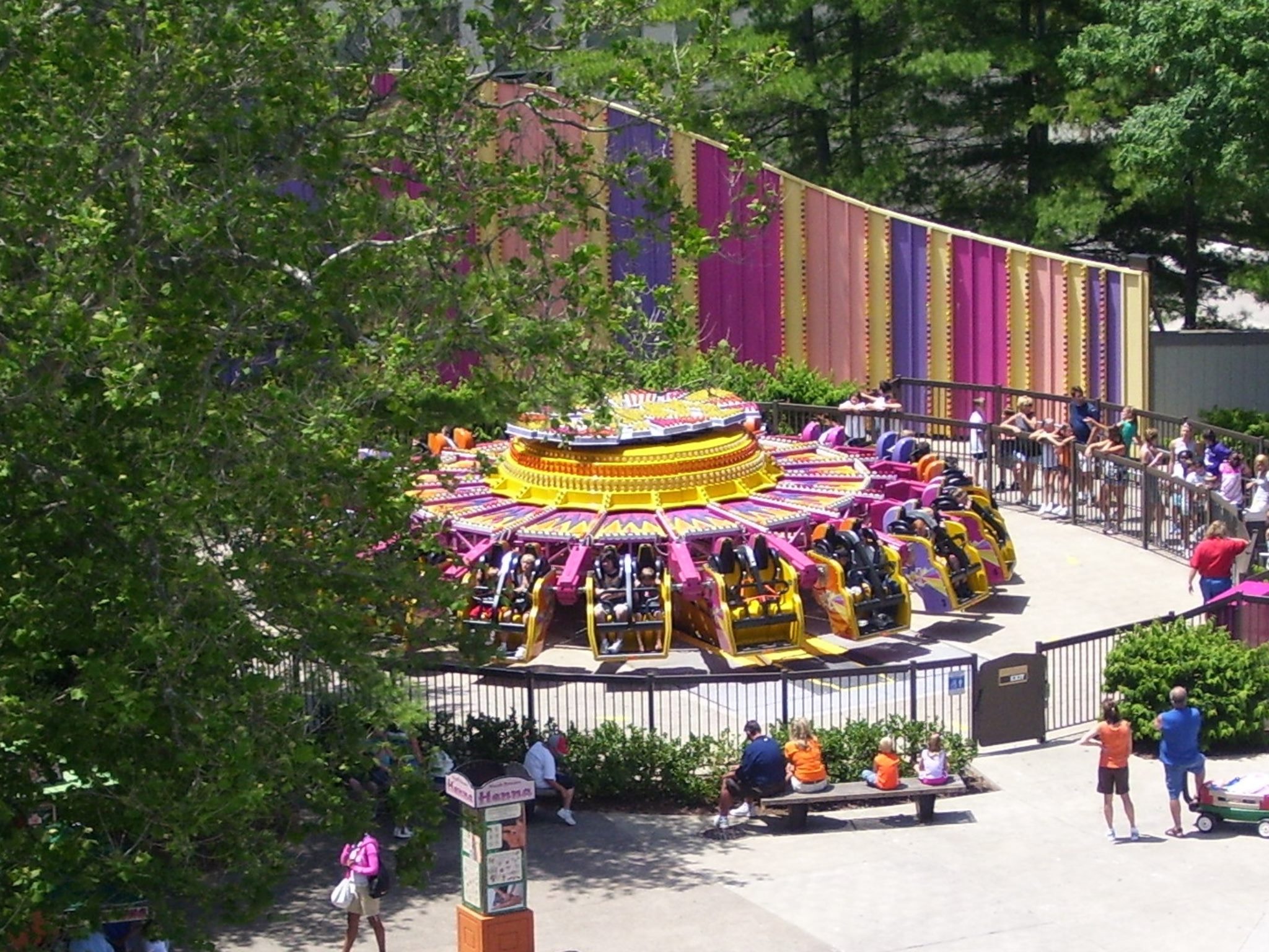 セブンドリーマーズ　リアルカーボン　コースター Chaos opened at Cedar Point in 1997. The ride was originally